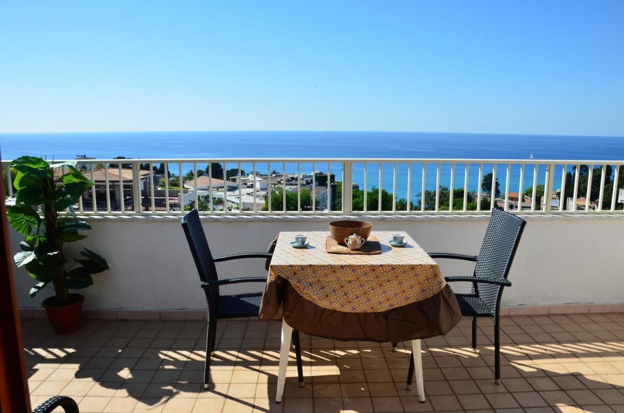 Апартаменты Penthouse Mare E Monti Тропея Экстерьер фото